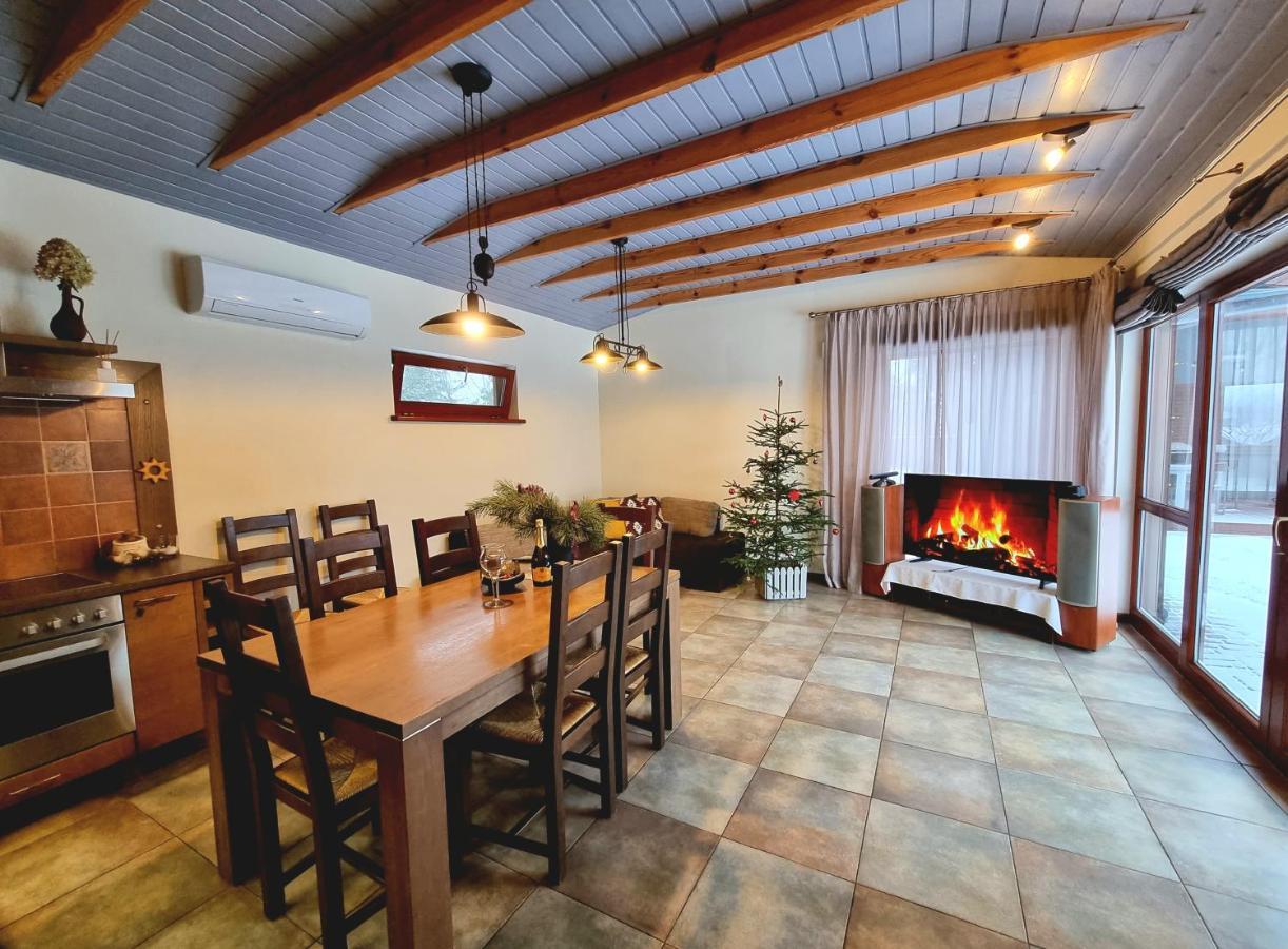 Jaunsturisi Villa อาดาชิ ภายนอก รูปภาพ